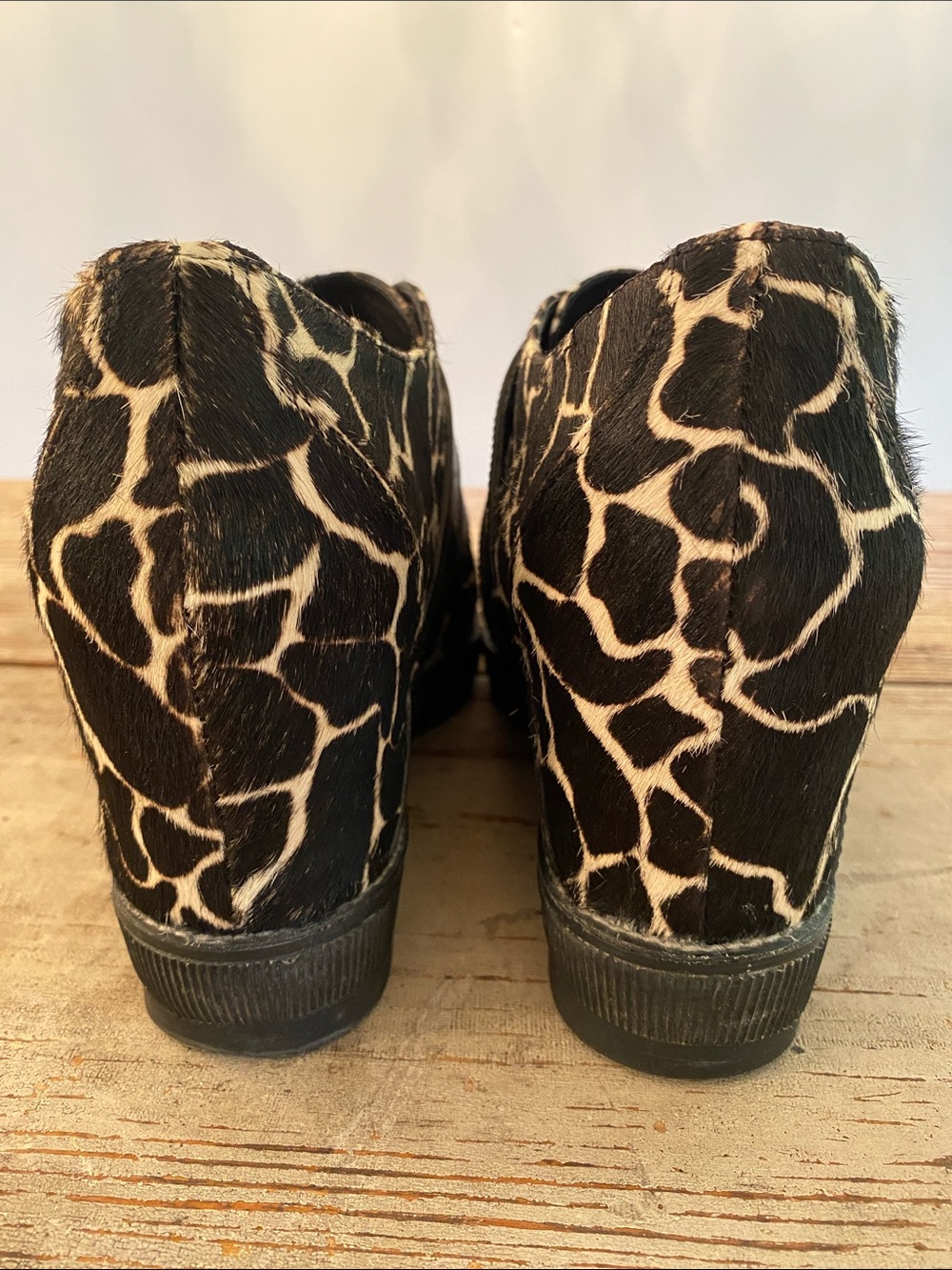 80/20 Black and Cream Giraffe-Print Fur Leather Strap Loafers - Picture 4 of 12